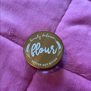 Beauty Bakerie Flour Setting Powder Shade Oat (Translucent)